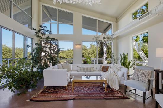 Wake by the Lake at 1312 Hurst Hollow