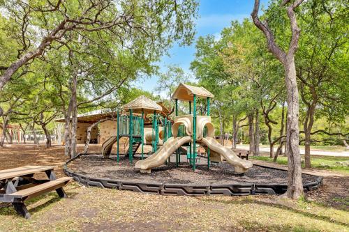 Close by community amenities to 12216 Alcanza.