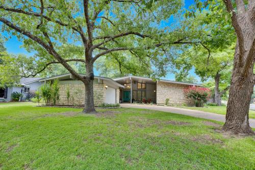 2900 Stoneway Mid Century Modern for sale Nation Holdings Rachel Nation Austin Realtor