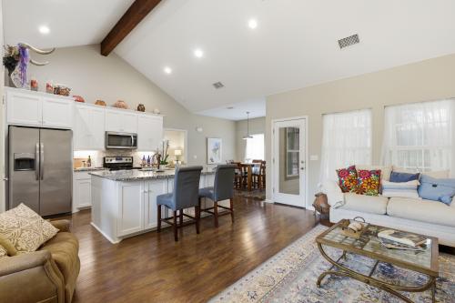 Welcome home to 6115 Cimmaron Trail in Lago Vista.