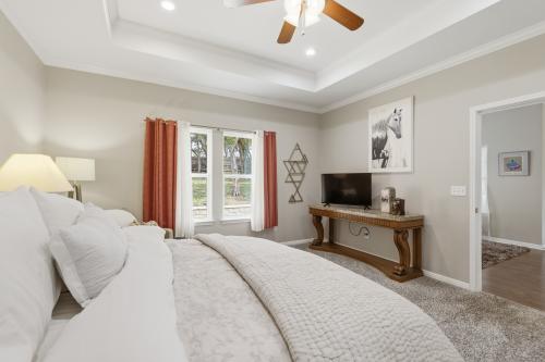 Welcome home to 6115 Cimmaron Trail in Lago Vista.
