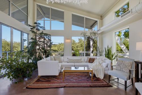 Wake by the Lake at 1312 Hurst Hollow