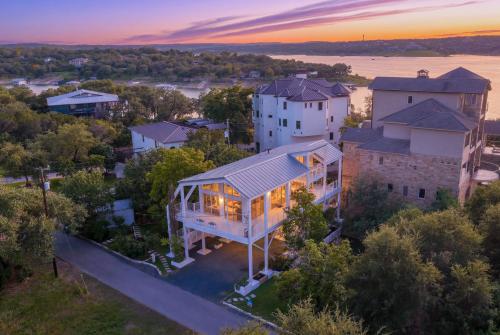 Wake by the Lakes at 1312 Hurst Hollow