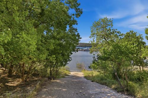Wake by the Lakes at 1312 Hurst Hollow