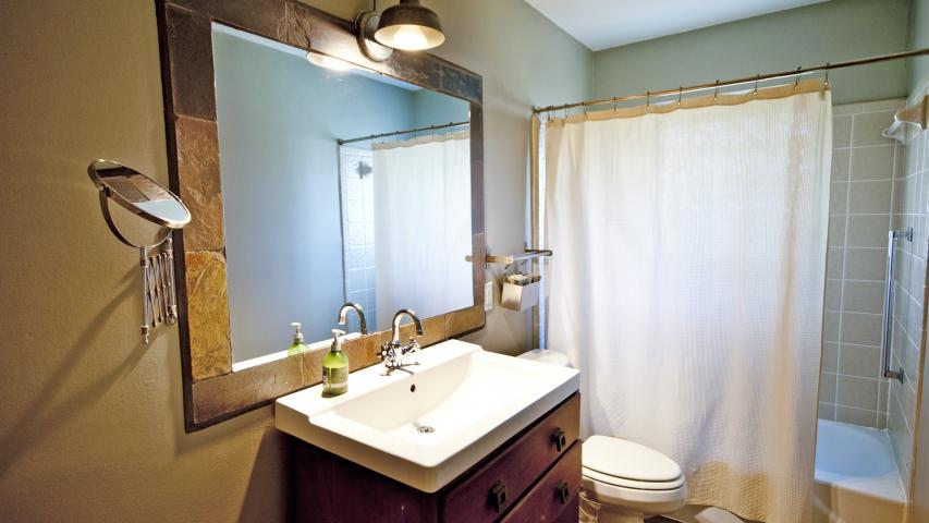 Hancock Pool House - Bathroom 