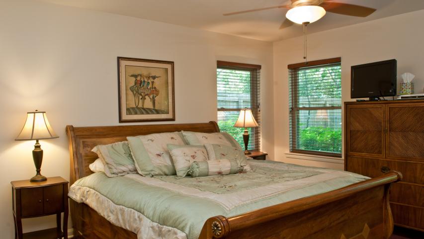 2505 W 45th Central Austin Realtor: Rachel Nation Nation Holdings LLC