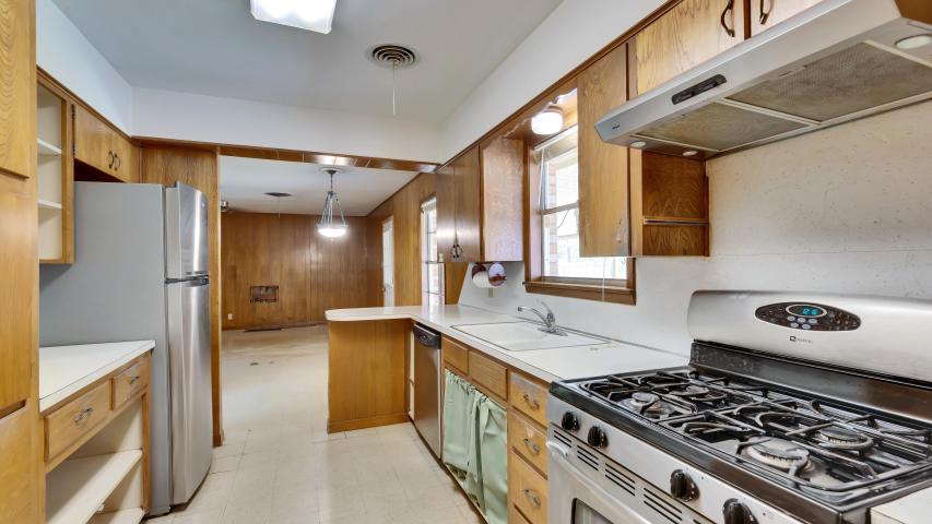 Welcome home to your corner cul de sac lot on Dover Place in Central Austin.