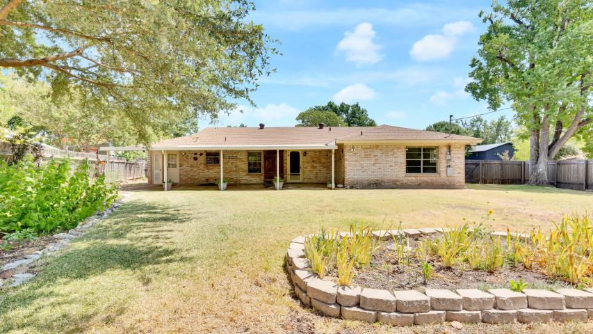 Welcome home to your corner cul de sac lot on Dover Place in Central Austin.