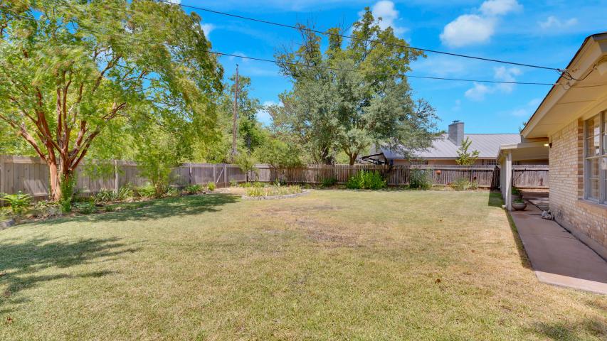 Welcome home to your corner cul de sac lot on Dover Place in Central Austin.